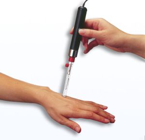 Skin-pH-Meter on hand and nails